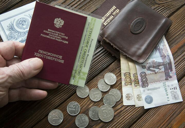 "Взносы с зарплаты на уход за пожилыми: новый налог или спасение системы?"