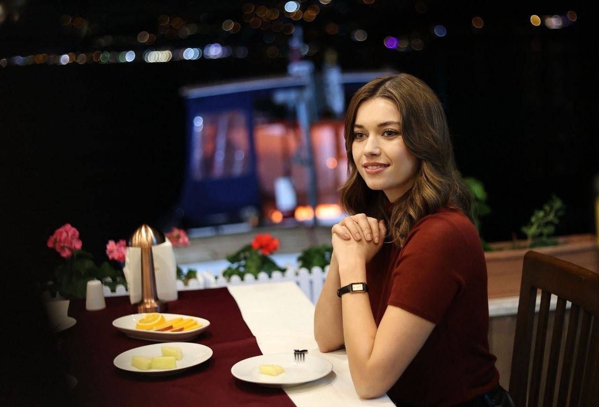 Афра Сарачоглу в сериале «Семья — это испытание». Фото: соцсети