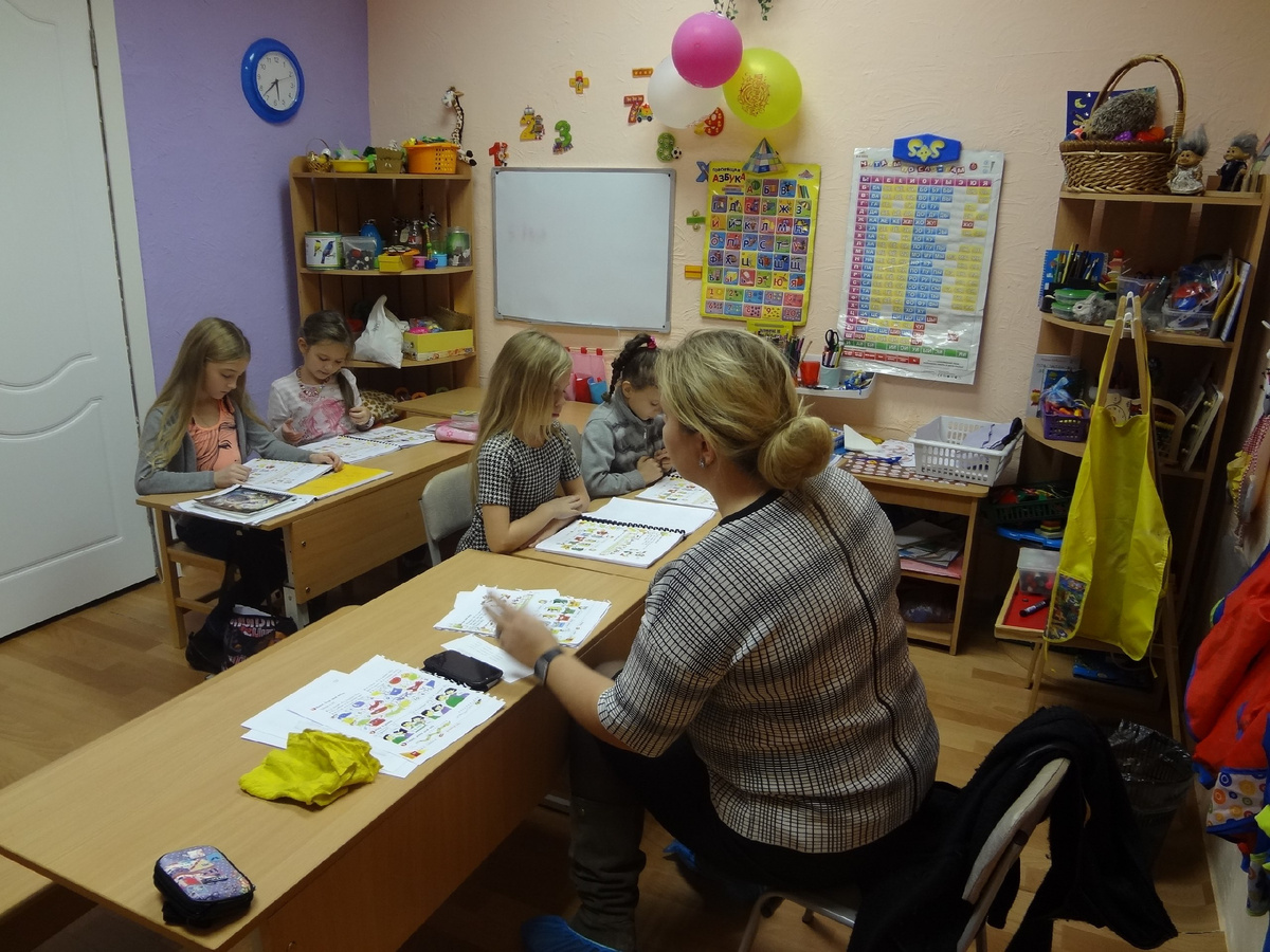 Тот самый детский центр с ядерной арендой и та самая стюардесса из второй части