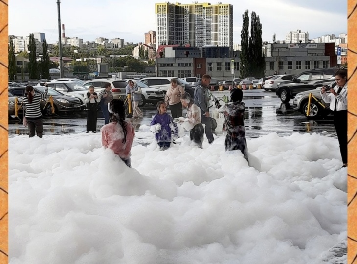 Нельзя ПЕТЬ на улице без разрешения, а ПЛАКАТЬ можно?