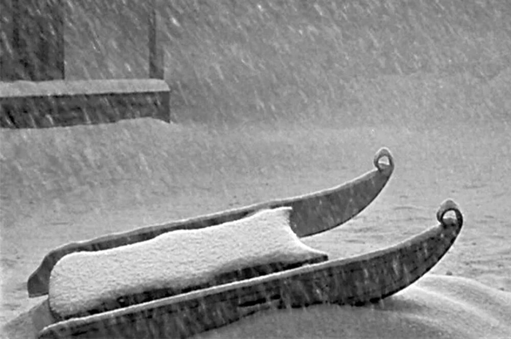    Санки — символ счастливого дня миллионера. Кадр из фильма «Гражданин Кейн»