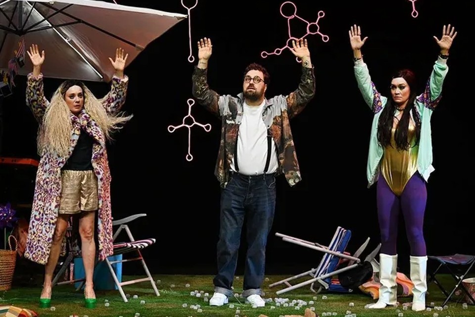    Чулпан Хаматова (слева) и Мария Машкова (справа) согласились участвовать в провальной постановке. Фото: соцсети.