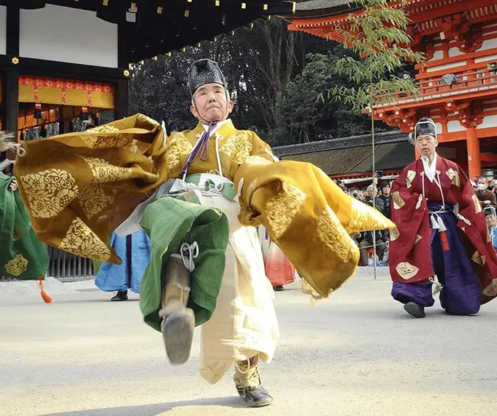 Во-первых. в этой игре надо быть РОСКОШНЫМ