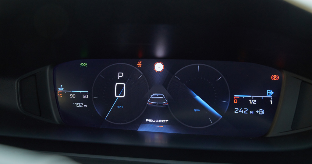 Электрик напомнил, как самостоятельно и быстро убрать все ошибки на «приборке» машины