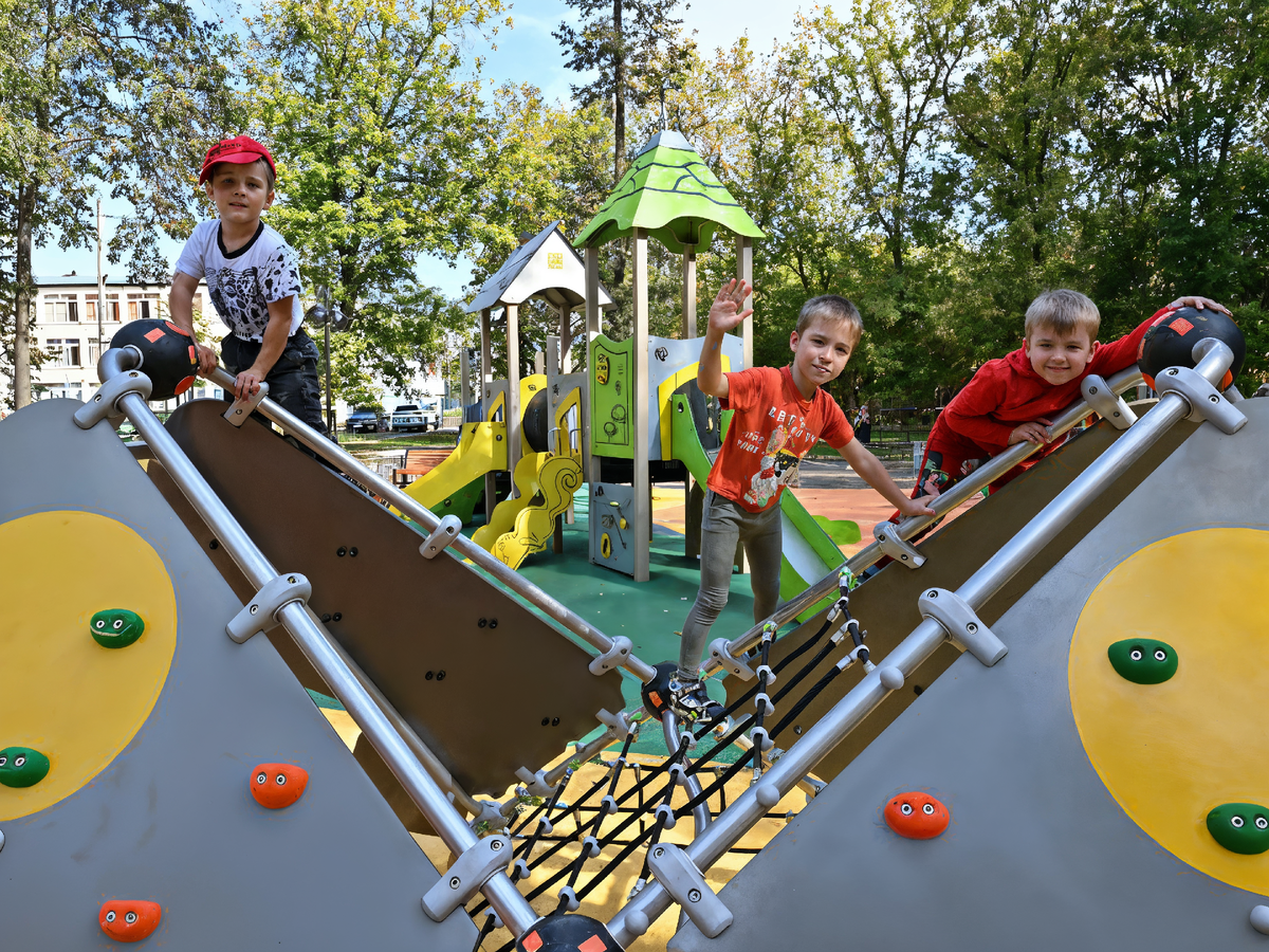 детская площадка  в парке Белоусова