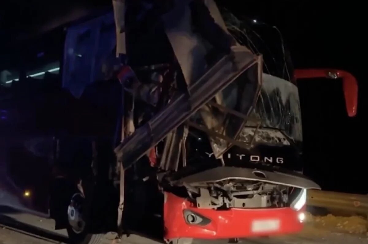    Автобус с вахтовиками врезался в большегруз на трассе в Забайкалье