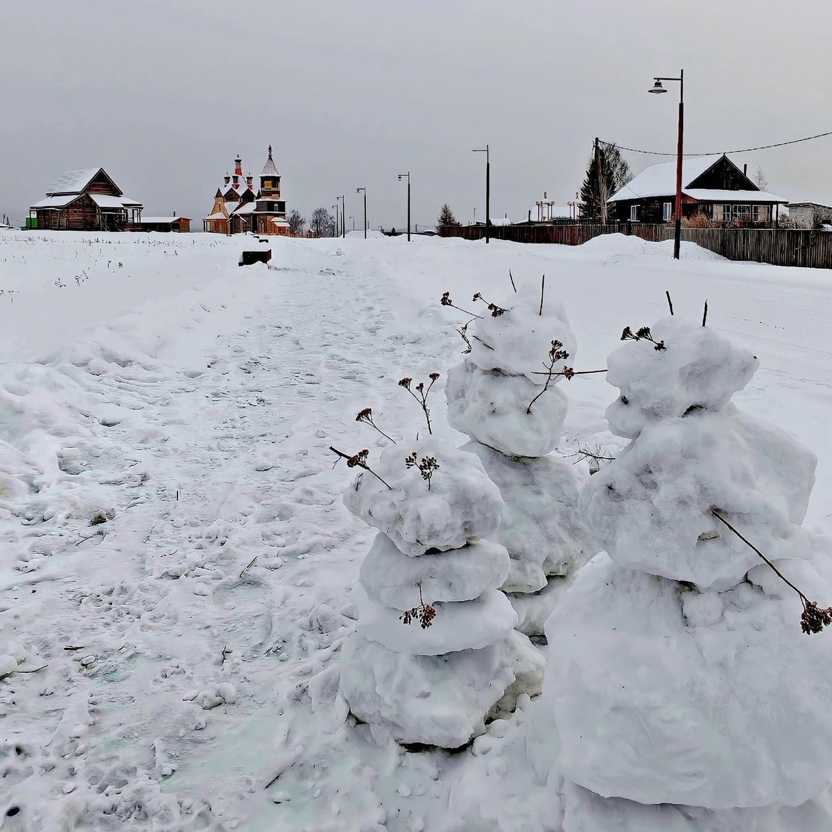     Барабановская церковь видна издалека – и с Енисея (если идти на туристическом теплоходе), и при въезде в деревню