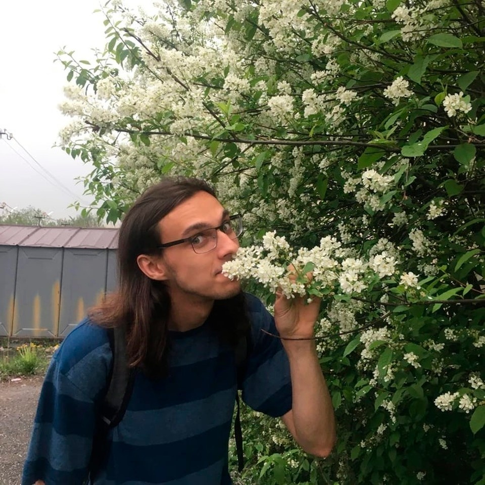    Никита Поддубнов даже сделал рентгеновские снимки рук. Белые точки на фото - вживленные чипы. Фото: Предоставлено «КП»