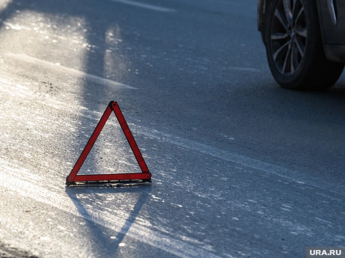     Двое пассажиров погибли в лобовом столкновении на трассе в Варненском районе