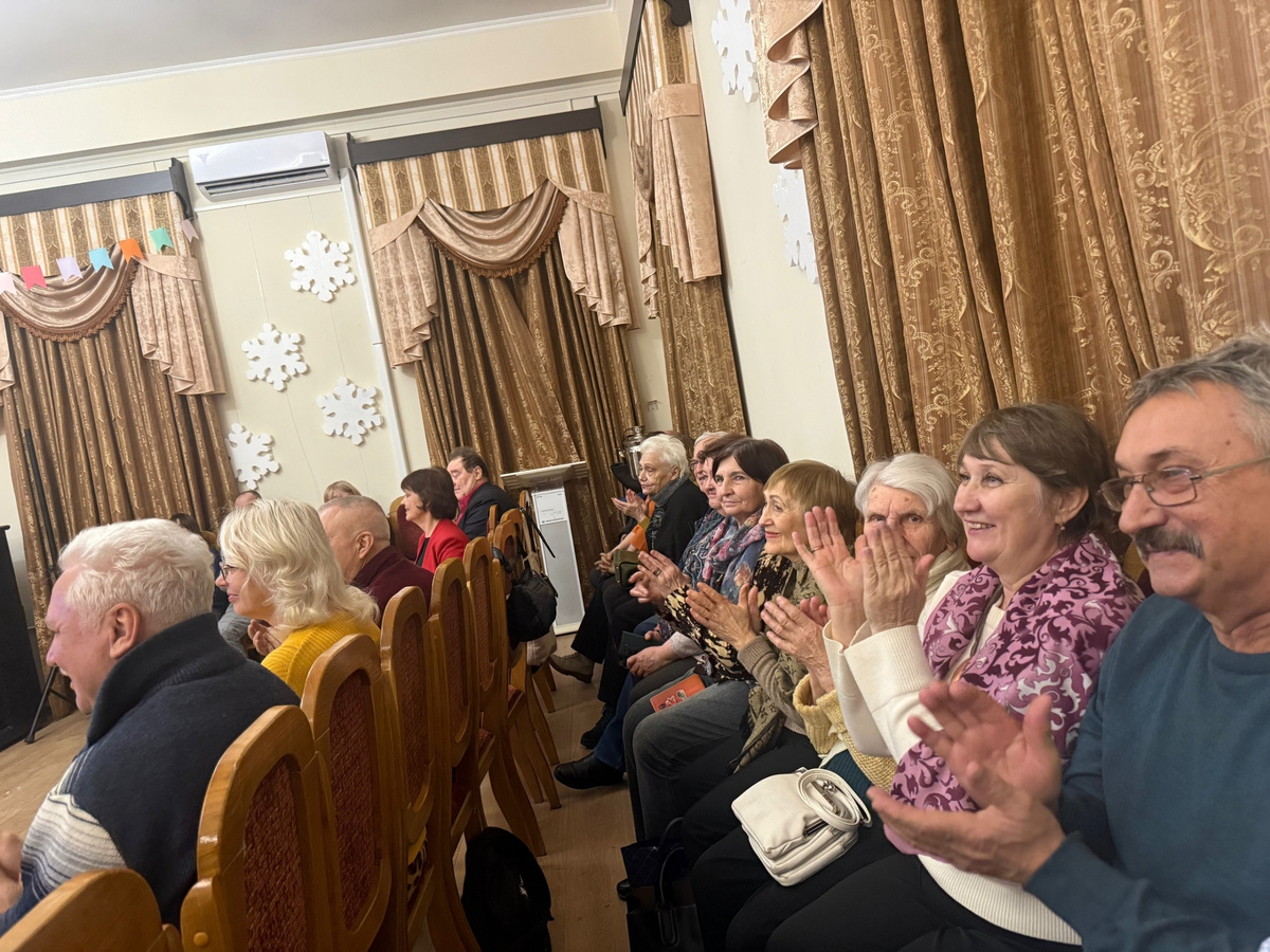 Зрительный зал в этот день был заполнен до отказа...