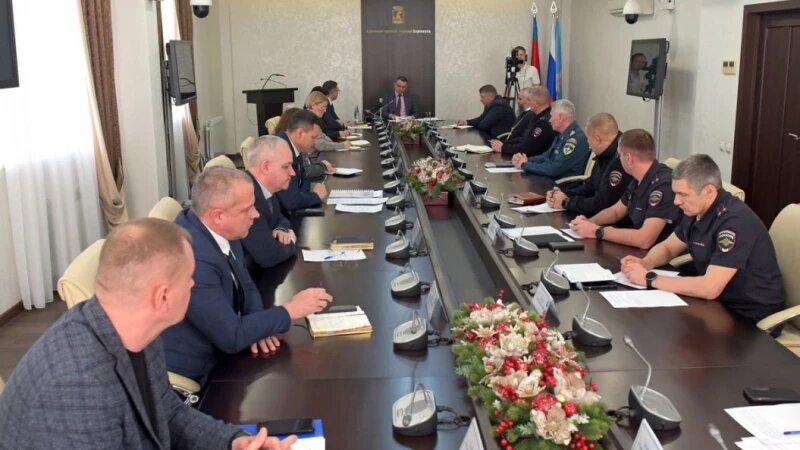     Совещание по вопросам подготовки к христианскому празднику Крещение Господне. Фото предоставлено пресс-службой Администрации Барнаула.