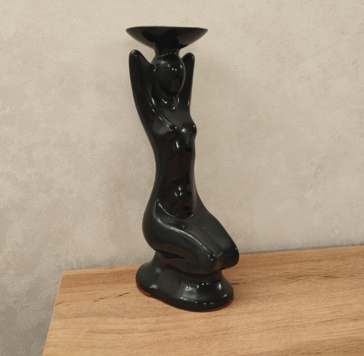 Надо ли говорить, что это памятный подсвечник. 