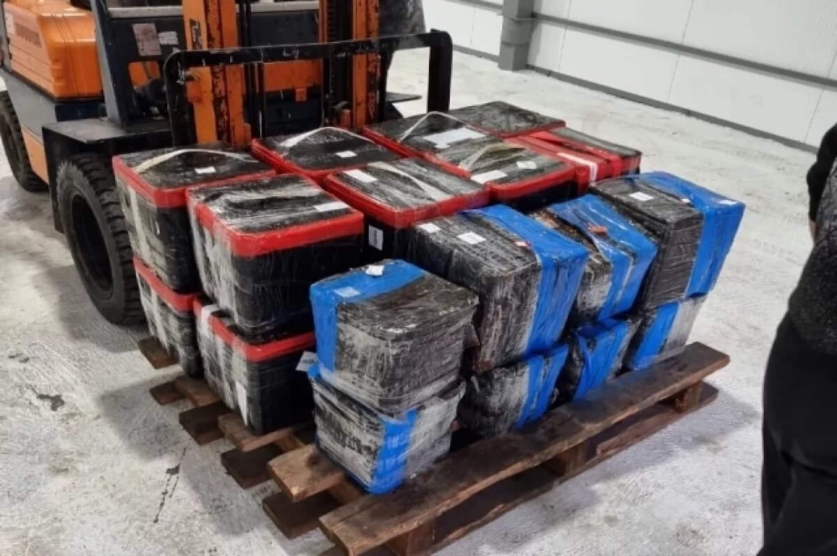    Экс-глава полиции на Камчатке осуждена за помощь в вывозе тонны икры