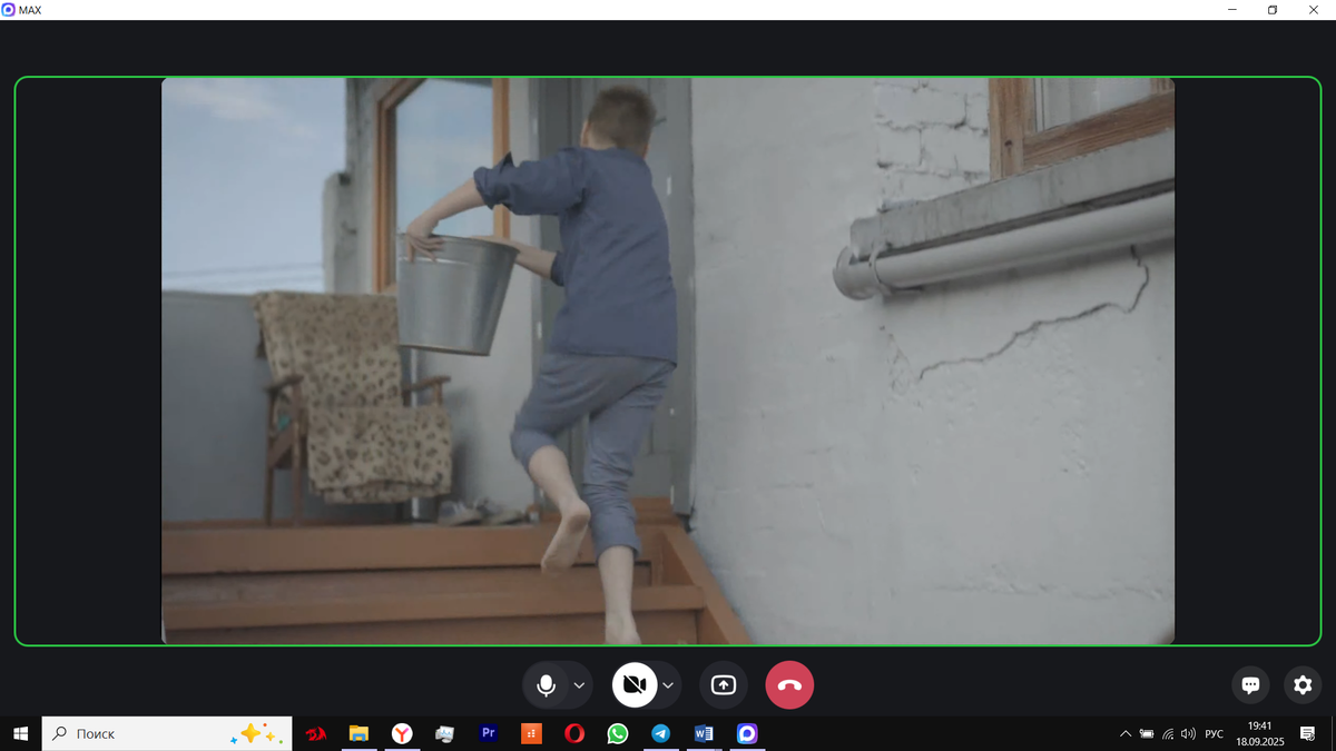 Тут окна заменили на деревяшки-заметили вовремя.