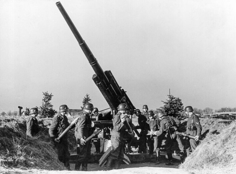 Позиция немецкой 88-мм зенитной пушки на «Линии Зигфрида» на франко-немецкой границе.