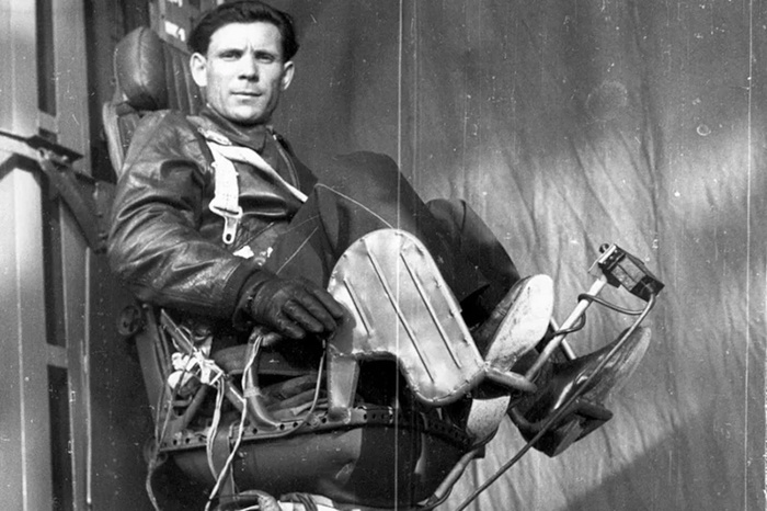Парашютист-испытатель Петр Долгов