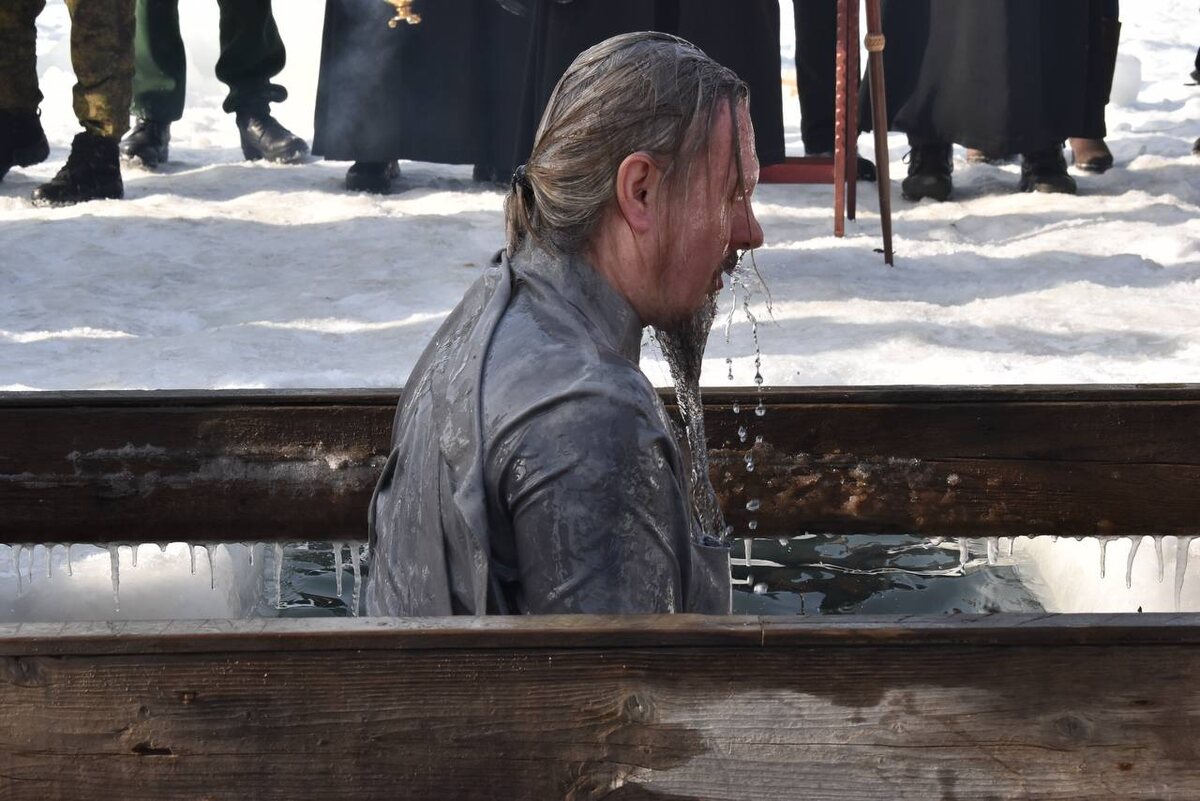 Резкие перепады температур закаляют организм, повышая его сопротивляемость вирусам и инфекциям, что особенно актуально в зимний сезон.