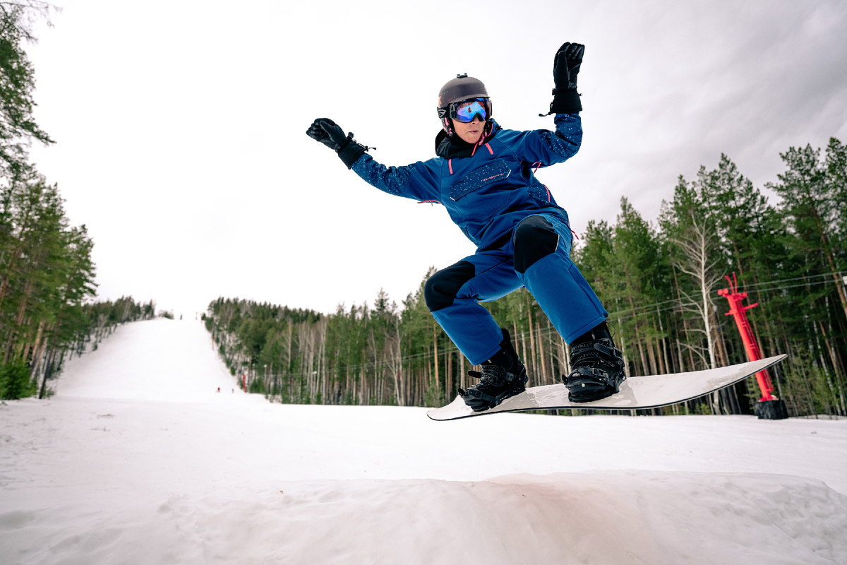 Костюм UKTUS из софтшелл обеспечит свободу движений, нажедно защитит от ветра и влаги 