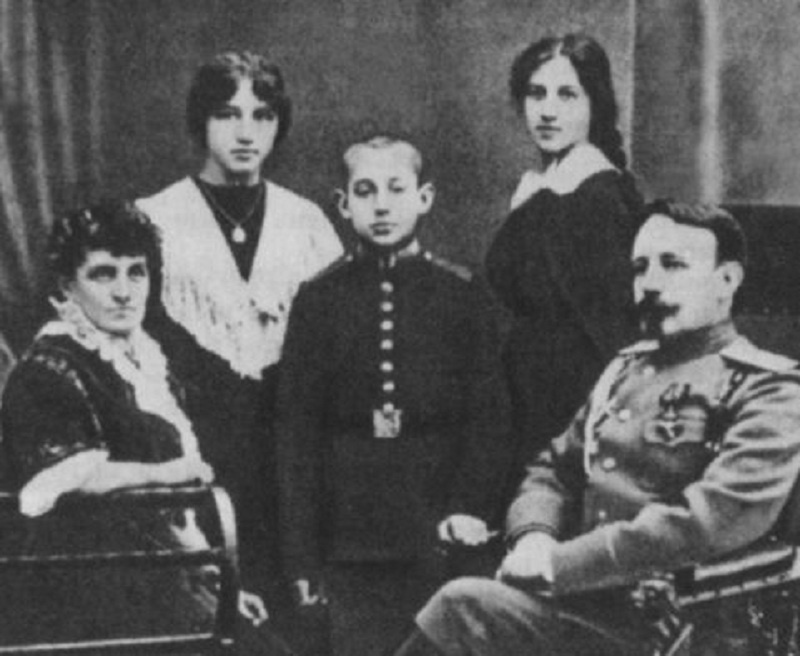    Дворянская семья Веры Кербиц: строгие традиции и нереализованные мечты.