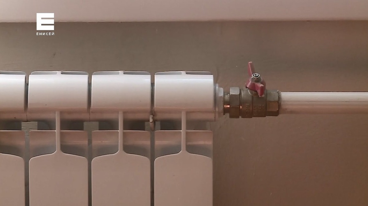     Жителям Красноярского края напомнили, куда жаловаться на холод в квартире