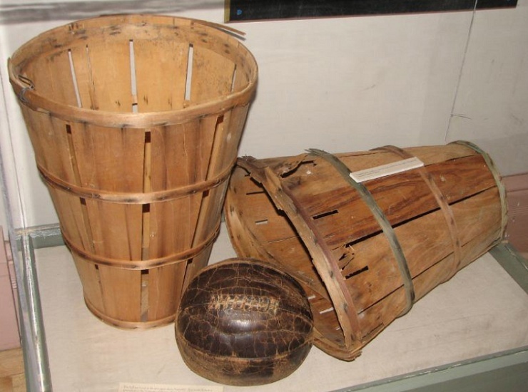 Корзина для персиков отличается от современной баскетбольной корзины