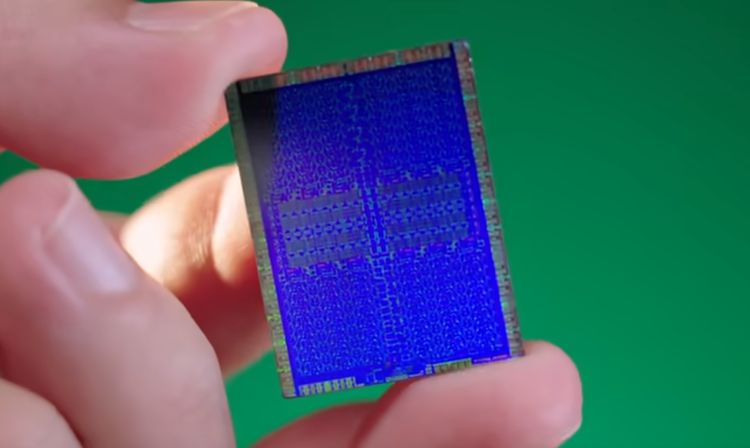 Графический процессор GB202 собственной персоной. Фотография в свободном доступе.