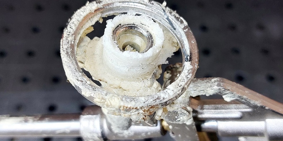 Прочистить или выбросить? Простые советы, как продлить жизнь пистолету для пены