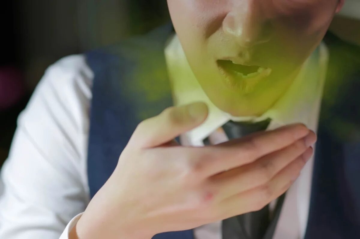    Если у вас пахнет изо рта, а гигиена и желудок в порядке, посетите лора.