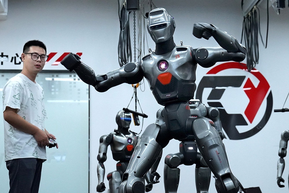    Китайцы стали мировыми лидерами в производстве роботов-гуманоидов. / Фото: China Daily