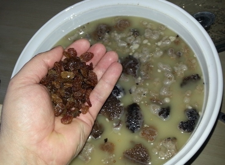 Шикарный самогон из муки и изюма!