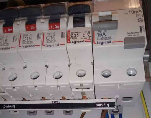 Почему выбивает автомат, а автоматы после него не срабатывают