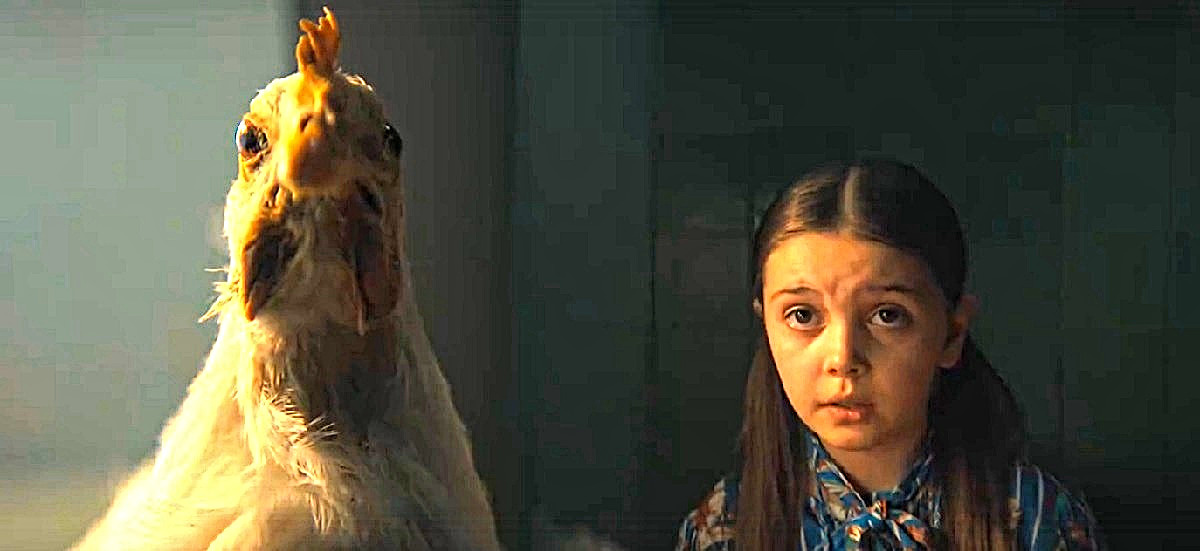 - Так, стоп, камера! Не было никакой Внучки в сказке про Курочку Рябу! Марш обратно в "Репку", девочка! 