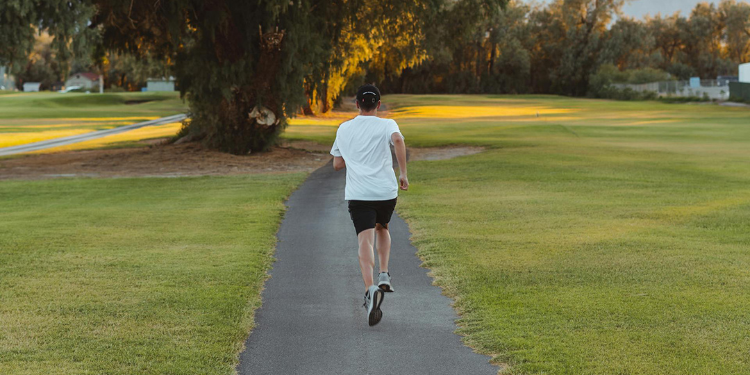 Ходьба против бега: что полезнее для здоровья? Отвечает врач