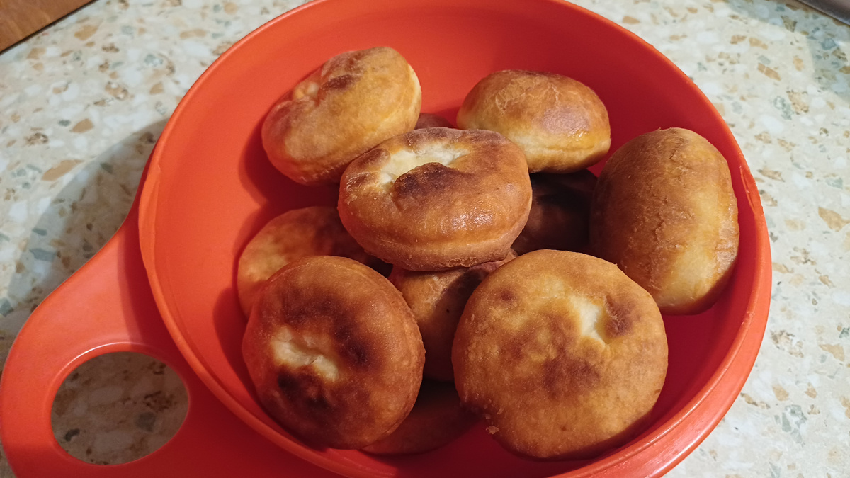 Наловчилась с пышками. Вкусно даже без намазок.