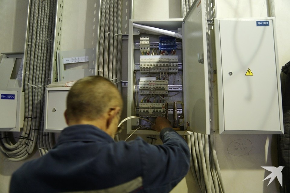    В Екатеринбурге жителям двух районов, оставшихся без света, восстановили электричество Алексей БУЛАТОВ