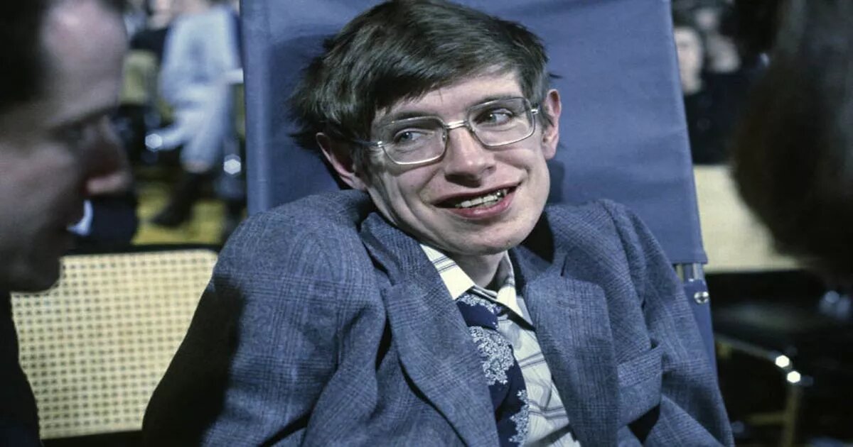 Стивен Уильям Хокинг - английский физик-теоретик, космолог и астрофизик, писатель. Один из основоположников квантовой космологии.