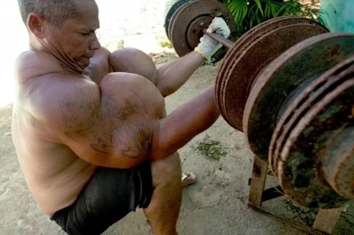    В Бразилии умер мужчина с самыми большими бицепсами в мире