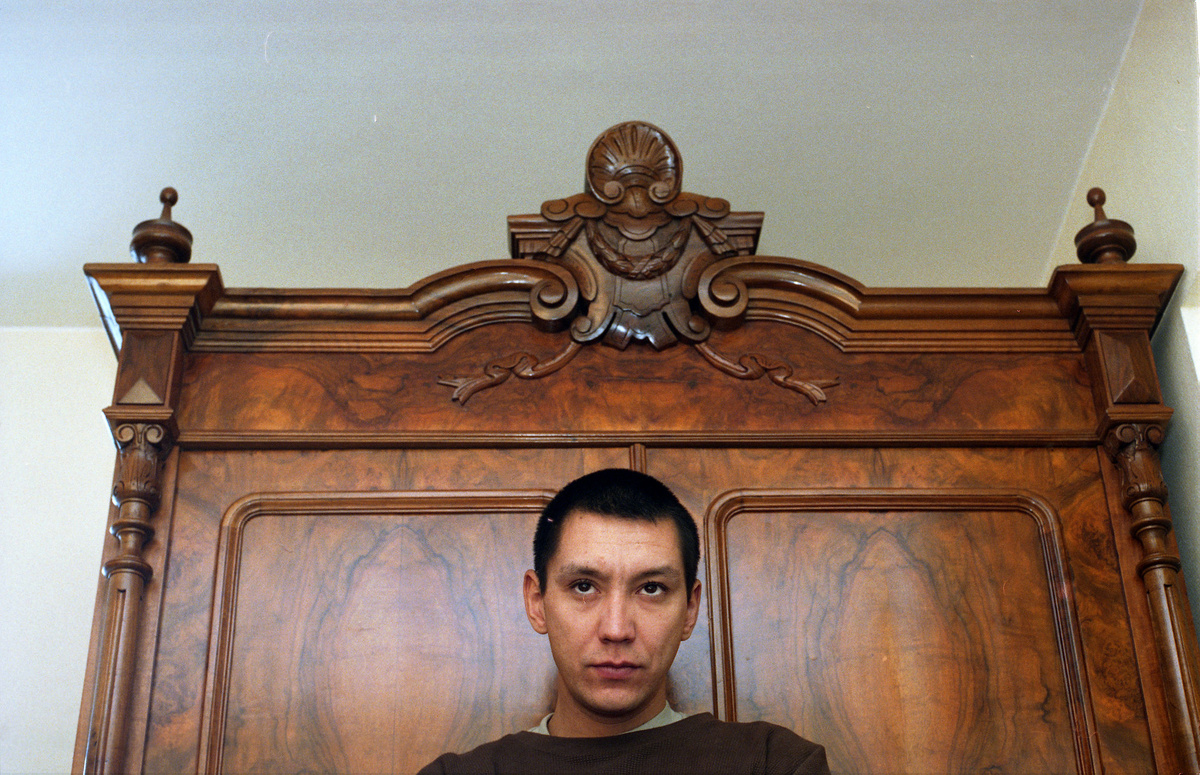    Также Кончаловский окончил магистратуру Кембриджского университета, защитив диплом магистратуры по истории искусств. Параллельно с учёбой работал помощником режиссёра на съёмках фильмов своего отца, участвовал в создании таких лент, как «Гомер и Эдди», «Танго и Кэш» и «Ближний круг» / Legion-Media