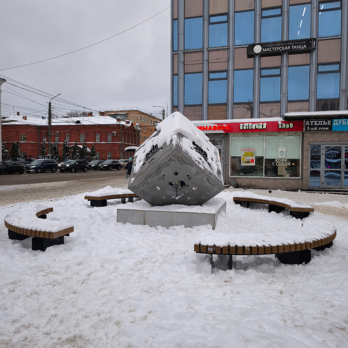 Просто куб в снегу)