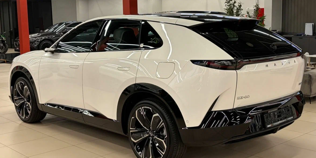В России начали продавать кроссоверы Mazda EZ-60. Сколько они стоят?