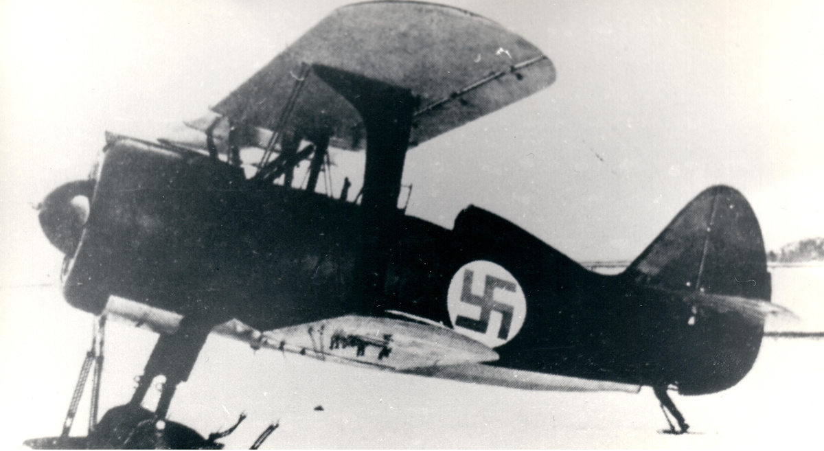 Истребитель И-15бис с заводским номером 94616 борт VH-11 – первый самолет этого типа, захваченный финнами и введенный в состав своих ВВС/ Фото из собрания С.Г. Мороза