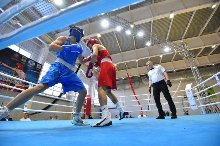    В Оренбурге проходит турнир по боксу памяти Владимира Канюкова Антон Пичурин
