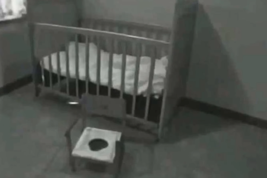 Комната Джини. Скриншот видео YT "Armchair Invesigator"