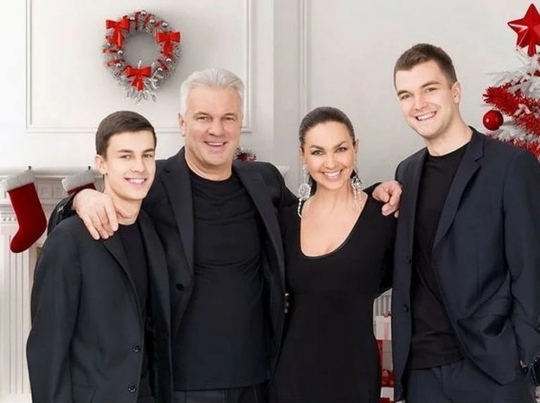 Фото: Анатолий, Светлана и их сыновья 