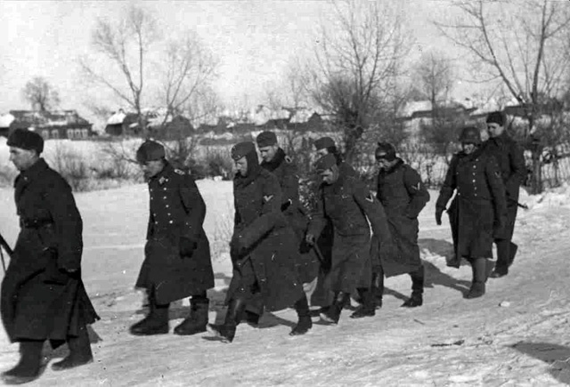 Пленные солдаты вермахта под Сталинградом. 1943 год