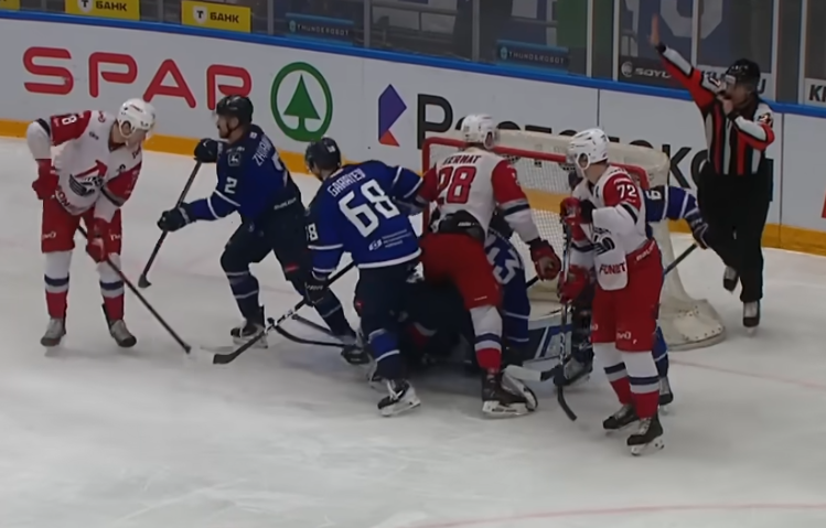 Матч с "Торпедо" 14 января "Локомотив" проиграл со счетом 0:3.