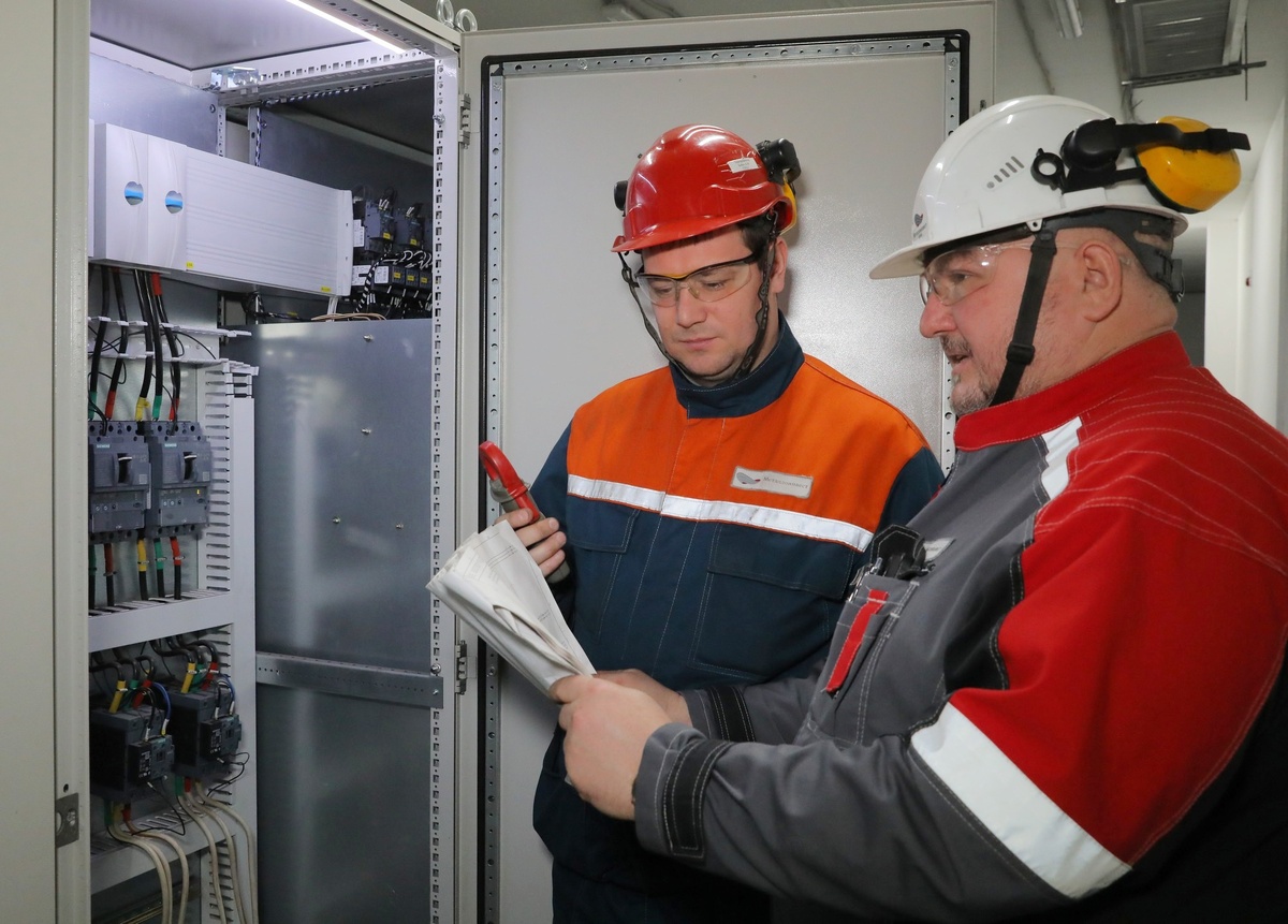 Спартак Никулин уверен: электромонтёру важно иметь представление о механическом, энергетическом и гидравлическом оборудовании.