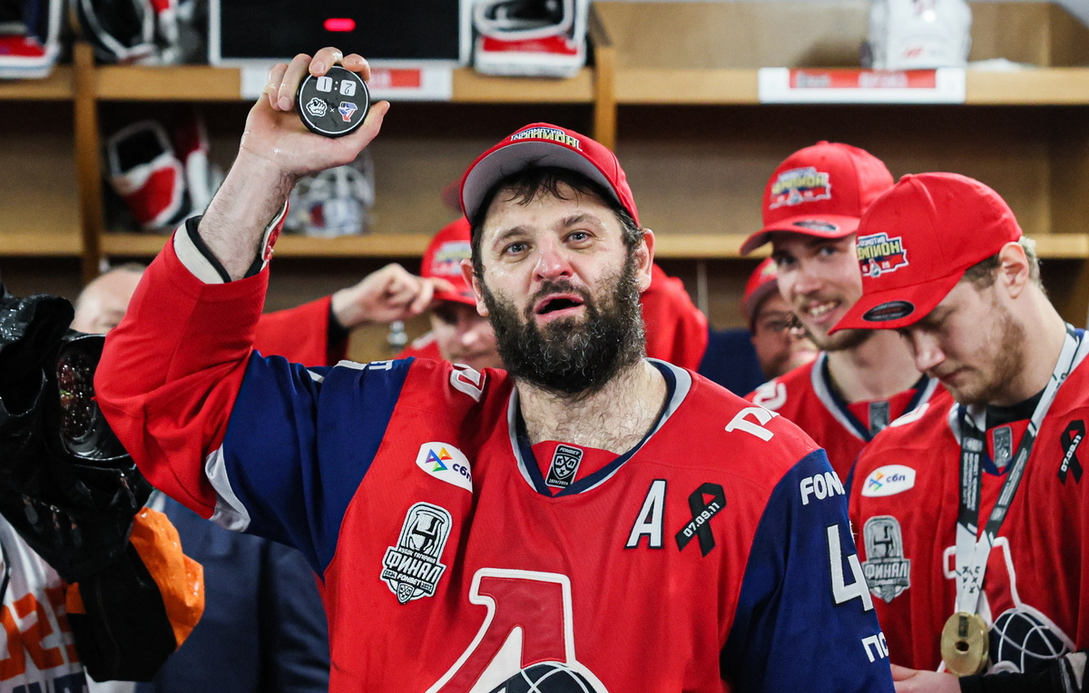    Хоккеист "Локомотива" Александр Радулов  Сергей Савостьянов/ТАСС