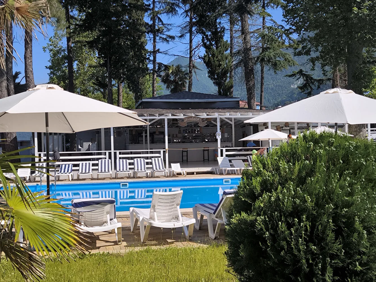 Отели Абхазии с бассейном