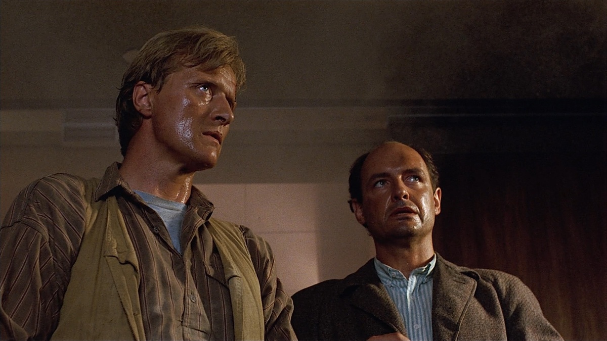 В эпоху Эдо были другие ценности. В оригинале отец мальчика вынужден был заниматься не наркотиками, а... порнографией. 